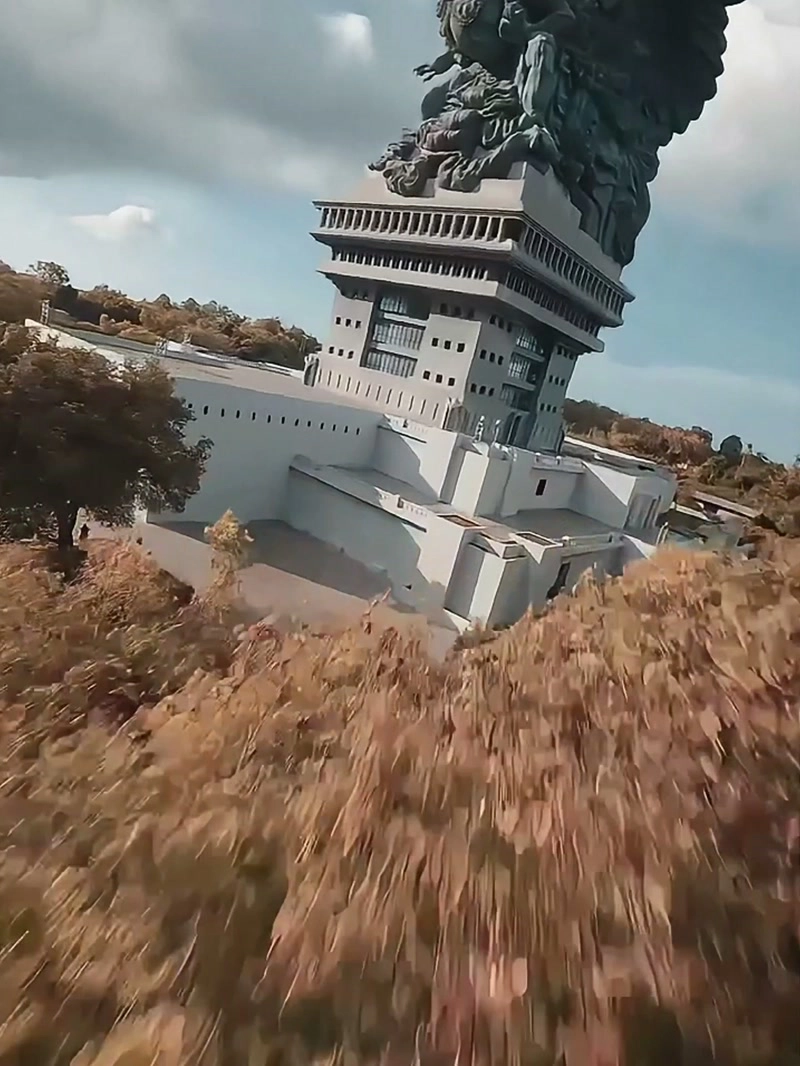 环飞巨像震撼视角